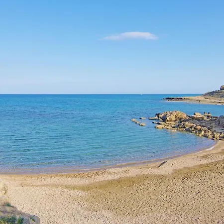Austin * Paralimni