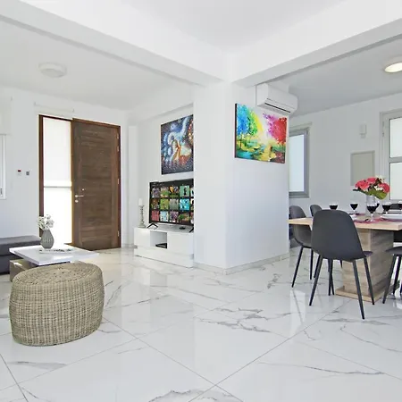 Austin Villa Paralimni